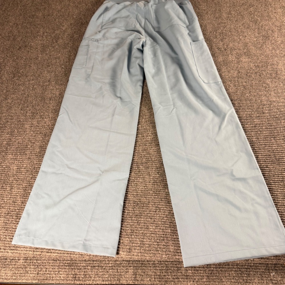 Fabletics Womens Light Blue V-Neck Scrub Top One Pocket and pants set like new - Picture 14 of 16